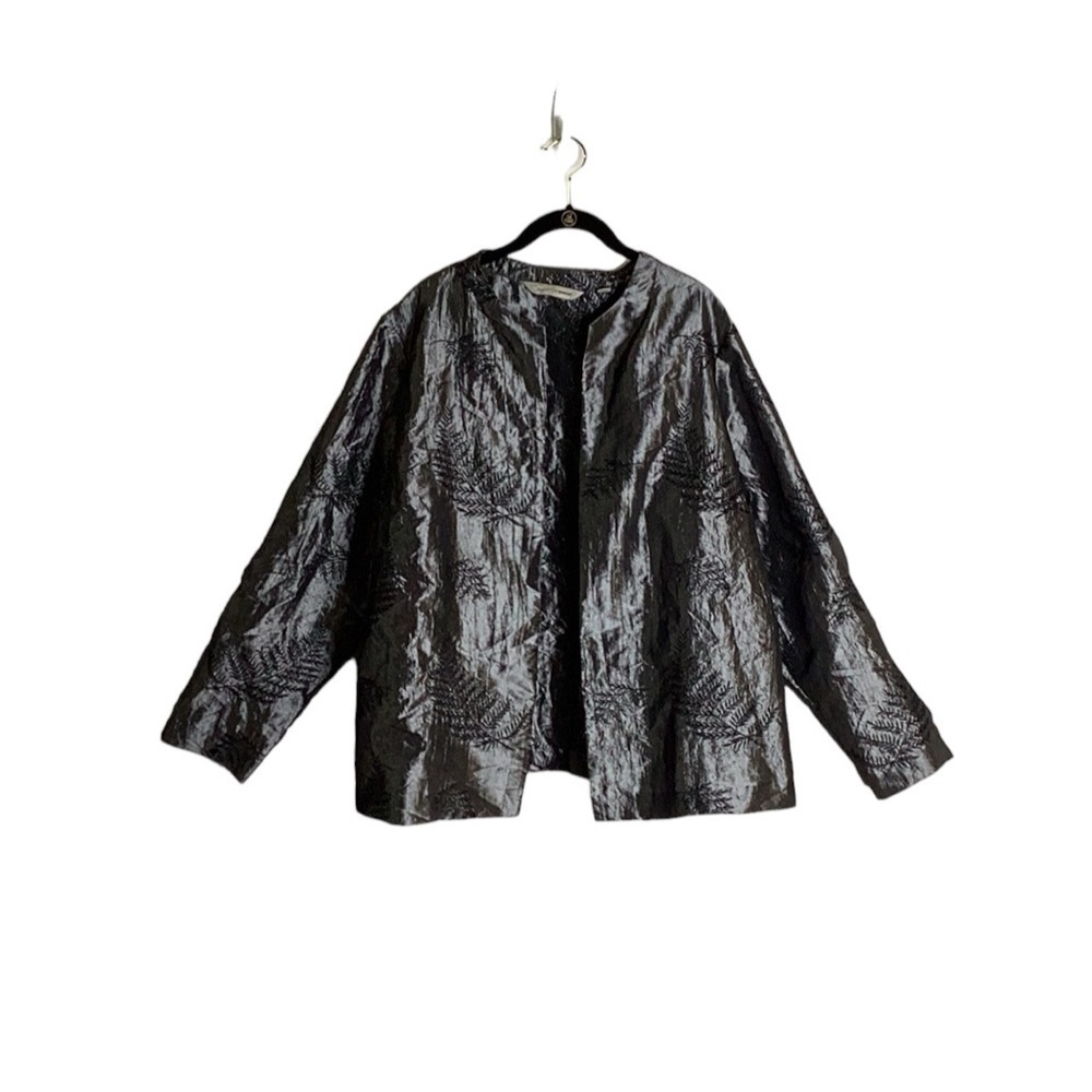 Soft by Avenue Shimmery Pewter Metallic Patterned Design Jacket in Size 22/24